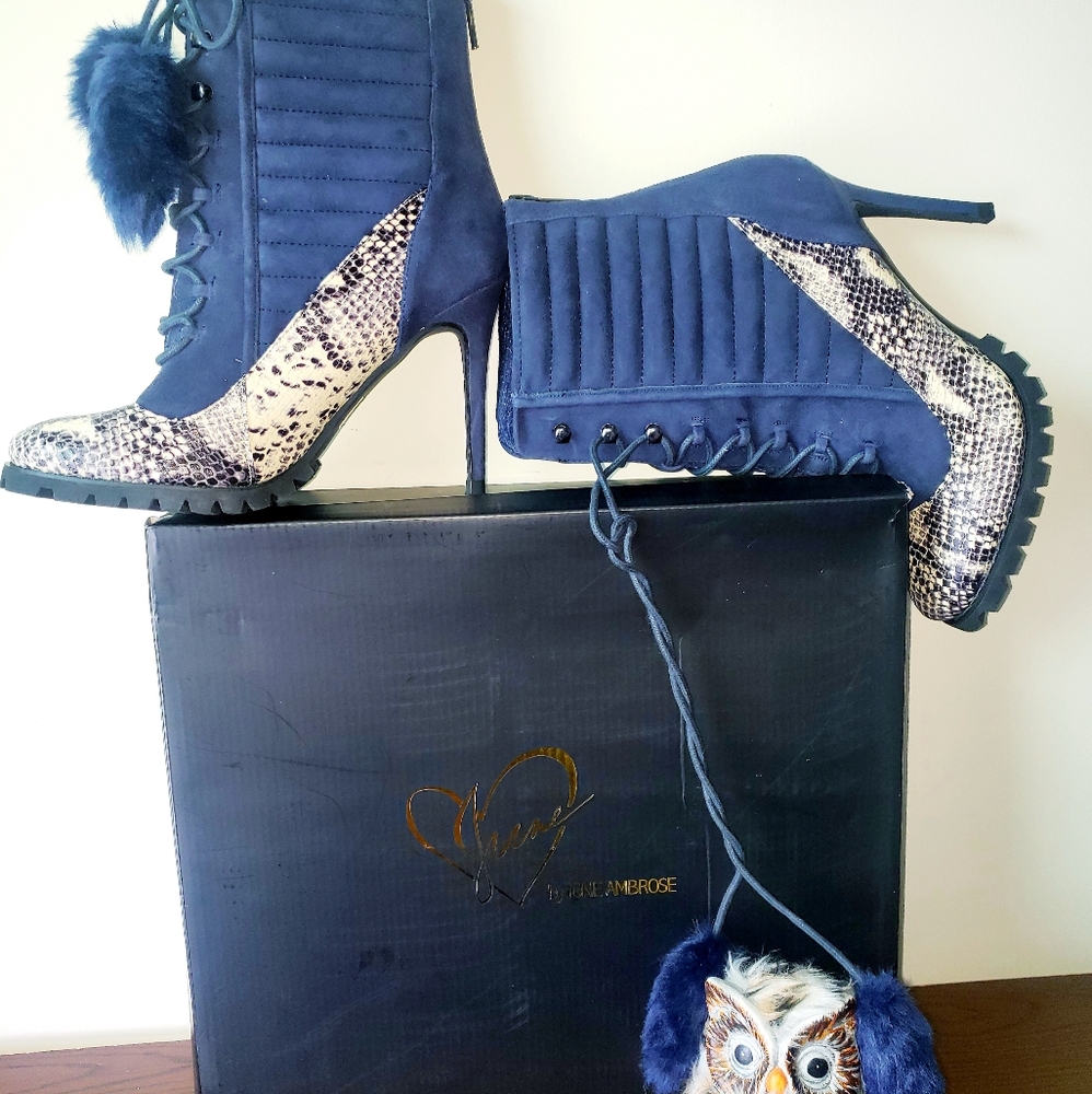 June 🧢Ambrose🧤Booties 🧥in 👗Navy Blue! NWOT!